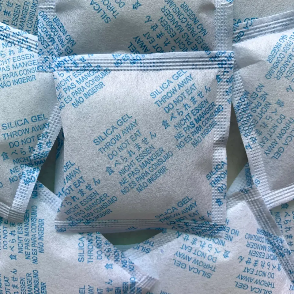 20g / 25g / 30g 蓝色与白色硅胶防潮袋生产厂家:外贸纸箱精准防潮 - 越南铁日防潮工厂