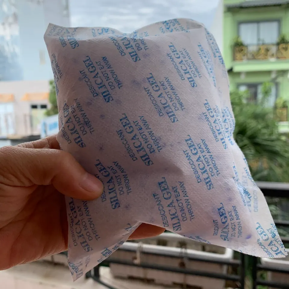 Túi hút ẩm Silica gel (95% hạt Silica gel trắng, 5% hạt Silica gel xanh)
